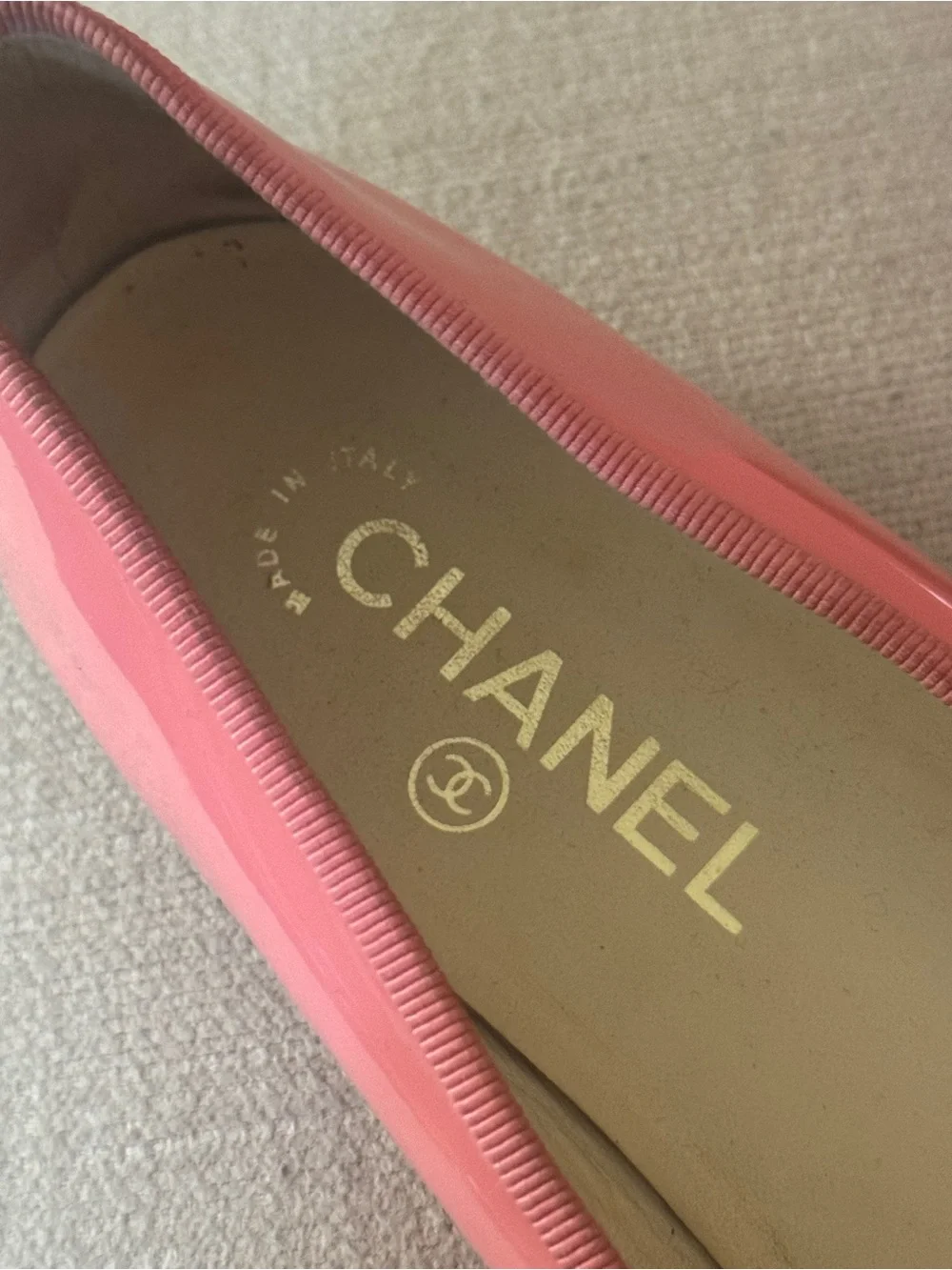 CHANEL Coral Patent Leather Ballet Flats with CC Stitching and Bow